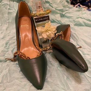 ⭐️Dark Green Banana Republic High Heels🌟